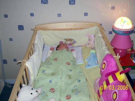 Léa dans son lit